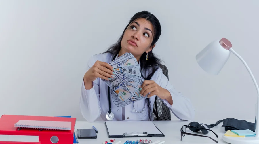 Not Managing the Expenses Realistically